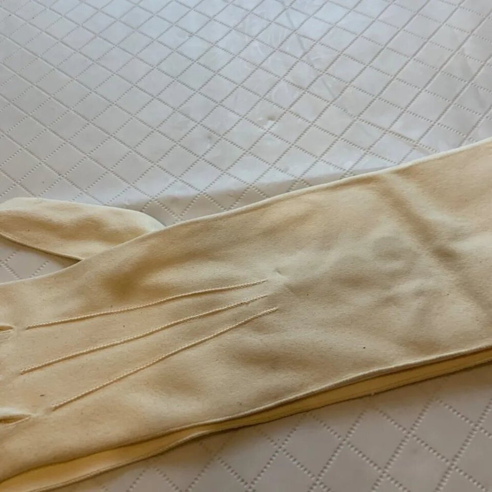 Vintage Galeries Lafayette Grand Prix Paris Suede Extra White Gloves - Picture 11 of 16